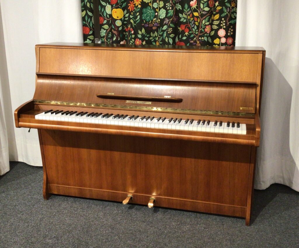 schönes gebrauchtes Klavier