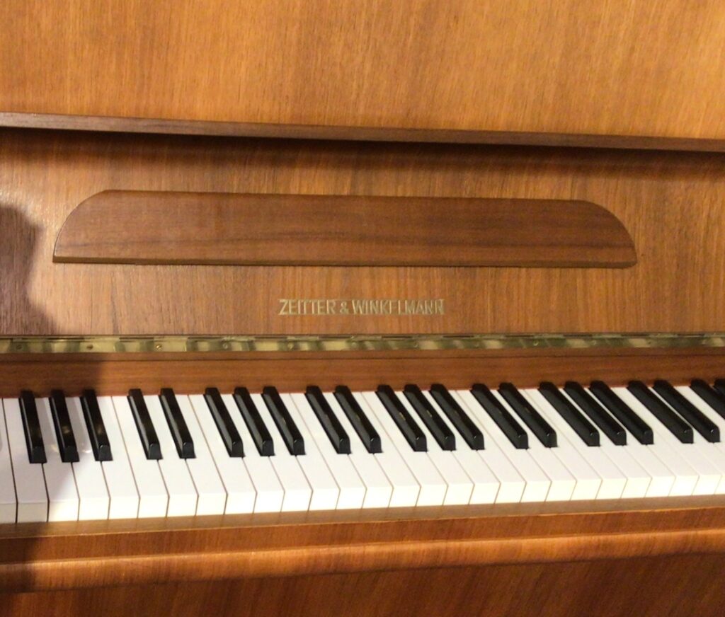 gebrauchtes Holzklavier