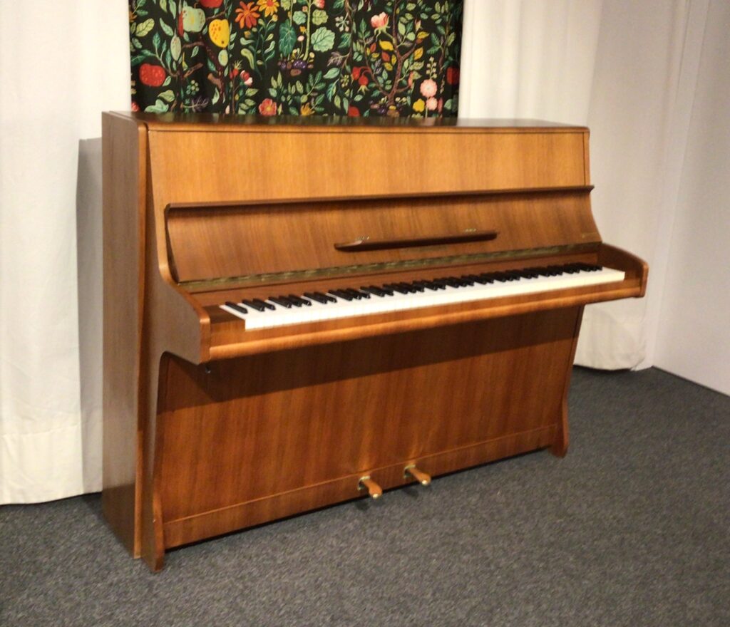 gut erhaltenes gebrauchtes Klavier